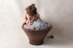 ANP newborn baby boy Hunter, with his siblings, as captured by Lisa from Adelaide Newborn Photography