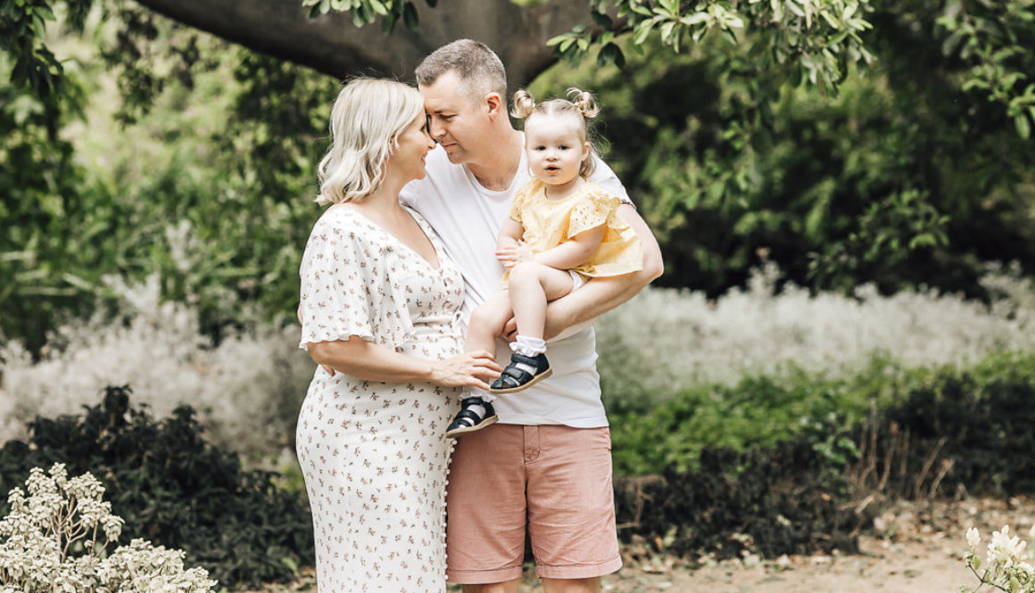 family maternity photo photography session adelaide newborn photography in adelaide botanic gardens