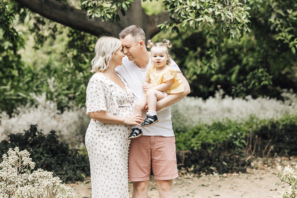 family maternity photo photography session adelaide newborn photography in adelaide botanic gardens