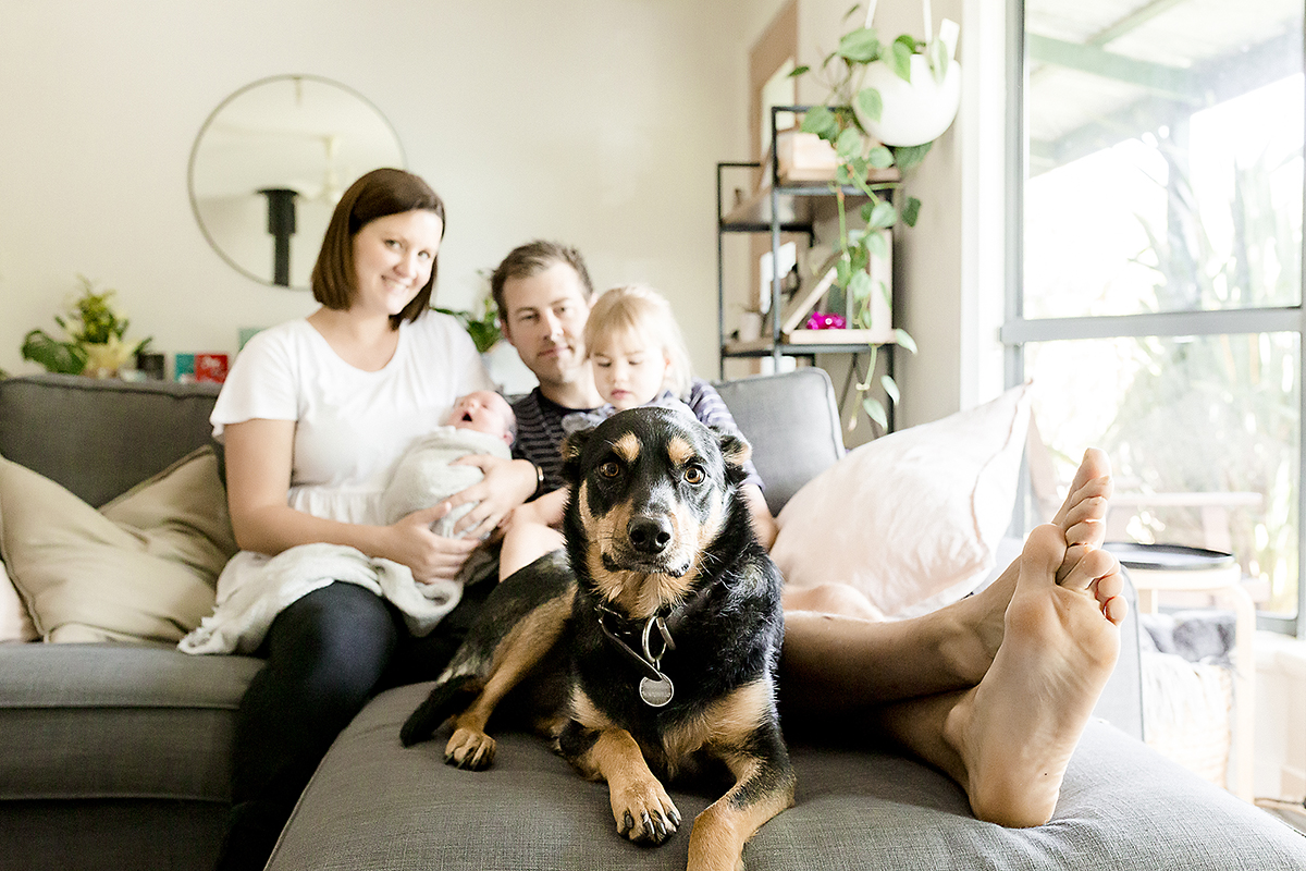 lifestyle newborn family photo session in home